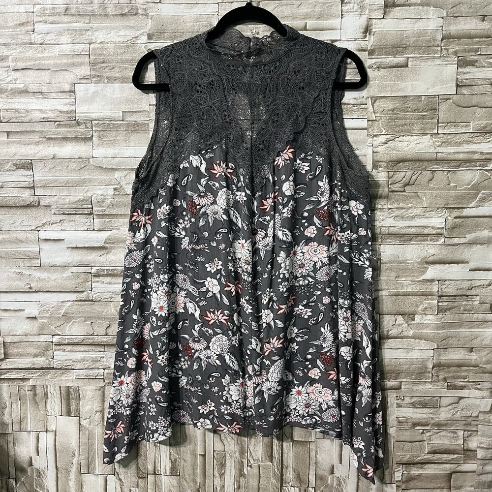 Torrid Size 00 Sleeveless Tunic Top Gray Floral Lace Yoke Shark Bite Keyhole